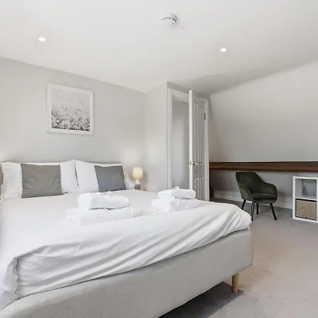 Beautiful - Close To Historic York - Pass The Keys Haxby