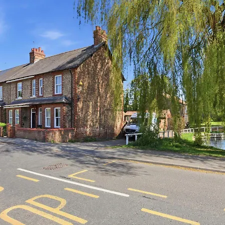 Beautiful - Close To Historic York - Pass The Keys Haxby
